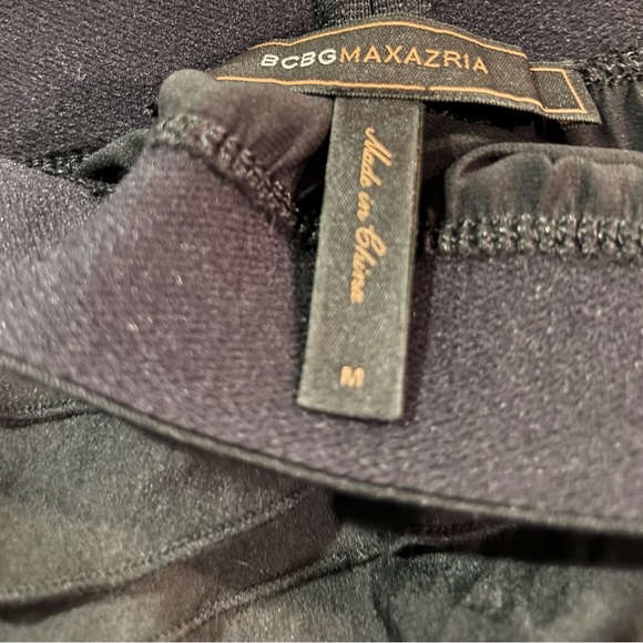 BCBGmaxazria black mini skirt with feathers barely worn - Picture 3 of 3